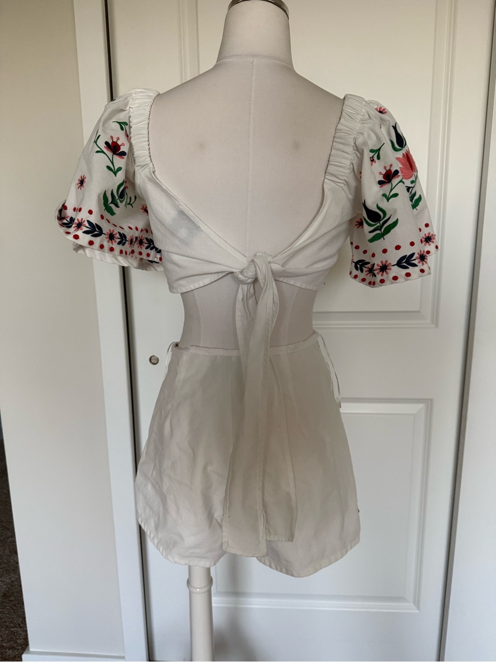MARBLE White Embroidered Floral Crop Top & High-Waist Shorts Set - Picture 3 of 7